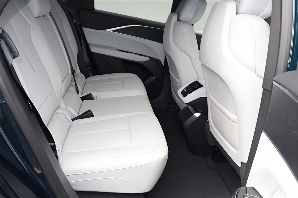 2025 Cadillac LYRIQ Luxury 1