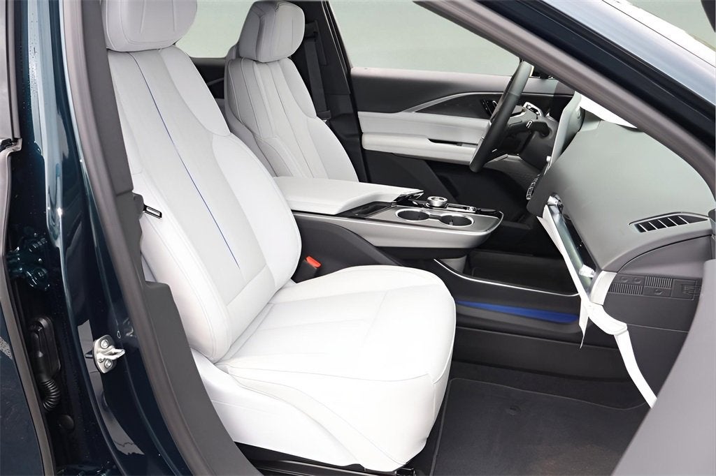 2025 Cadillac LYRIQ Luxury 1