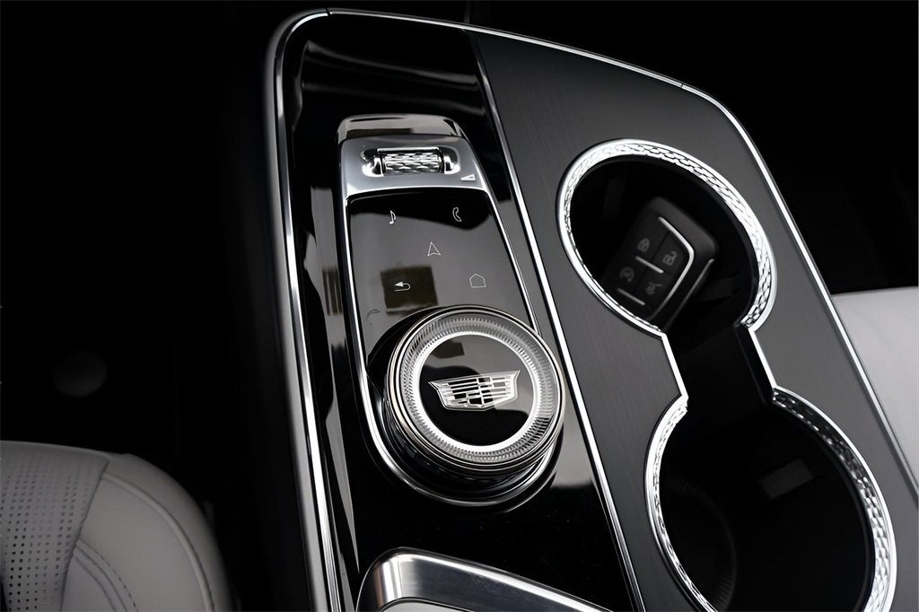 2025 Cadillac LYRIQ Luxury 1