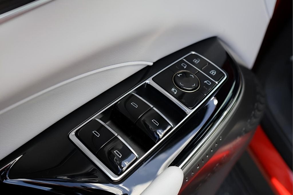 2025 Cadillac LYRIQ Luxury 1