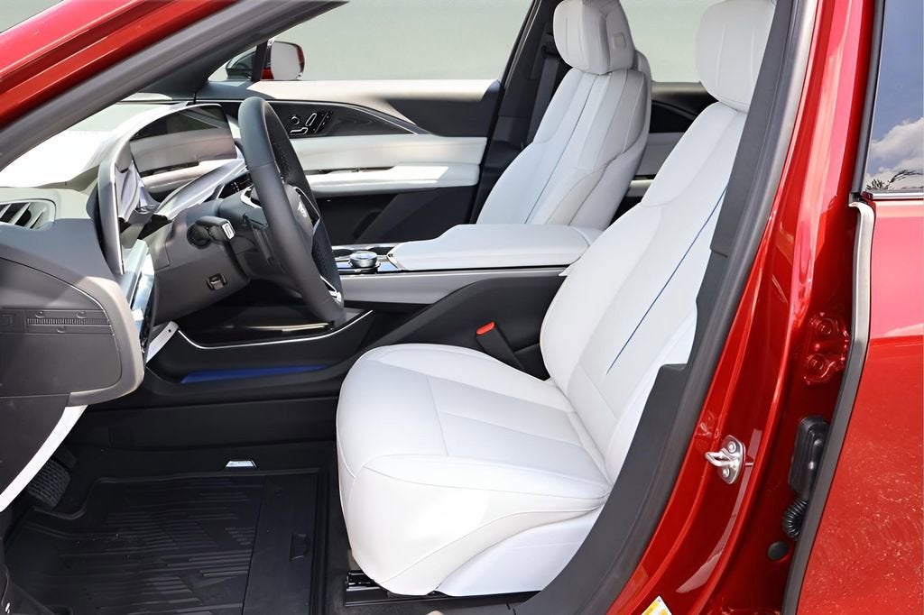 2025 Cadillac LYRIQ Luxury 1