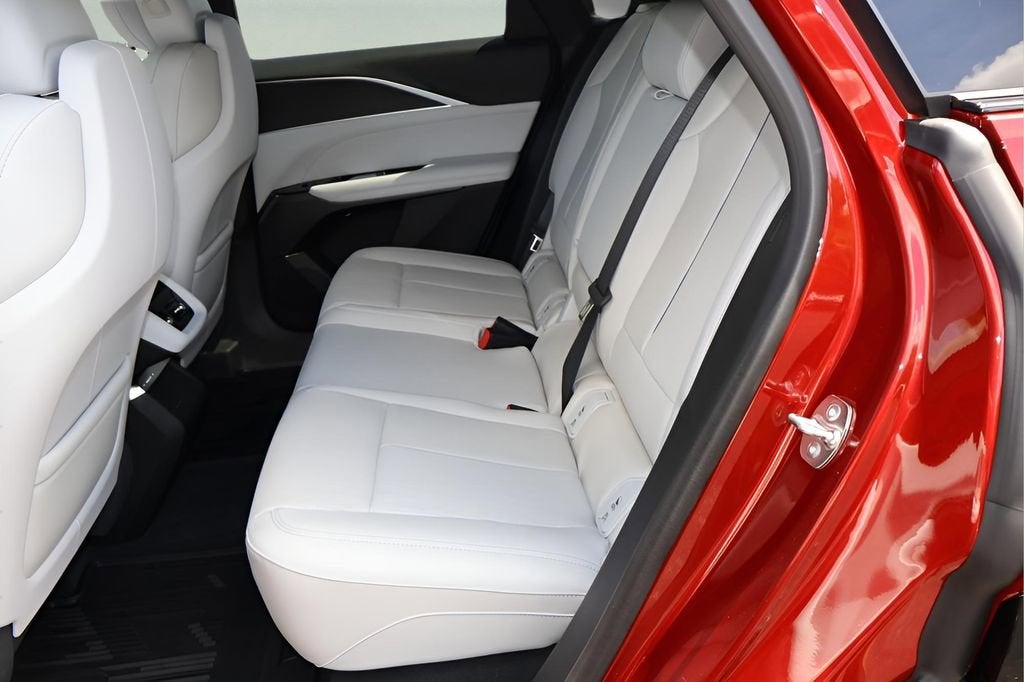 2025 Cadillac LYRIQ Luxury 1