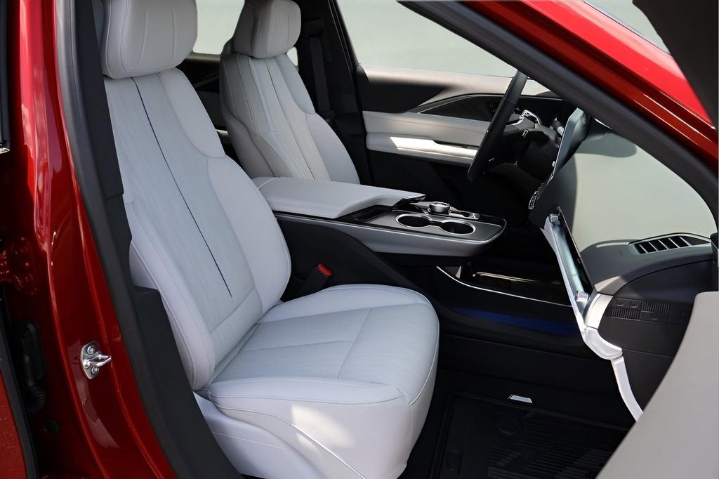 2025 Cadillac LYRIQ Luxury 1