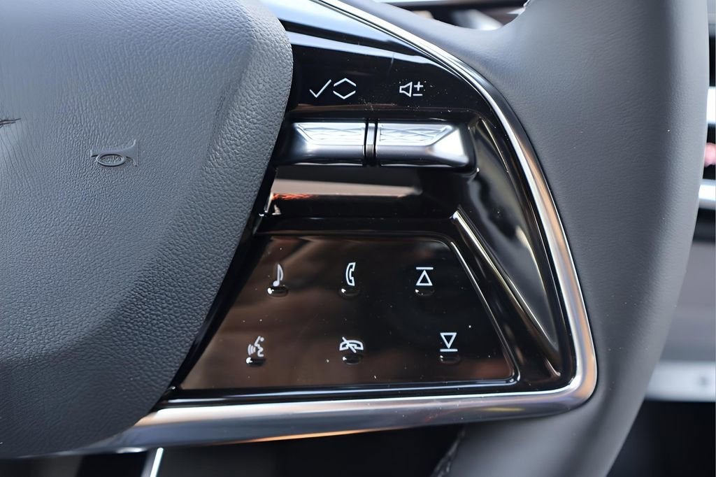 2025 Cadillac LYRIQ Luxury 1