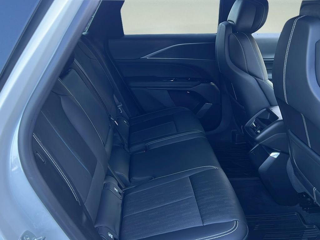 2025 Cadillac LYRIQ Luxury 1