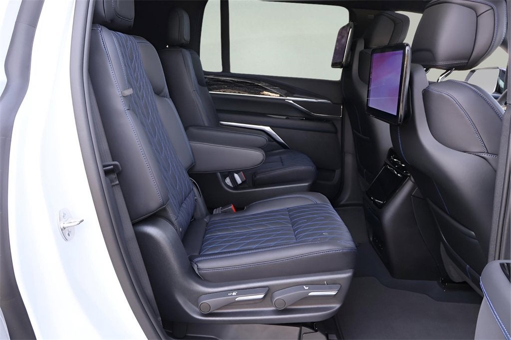 2026 Cadillac ESCALADE IQL Sport