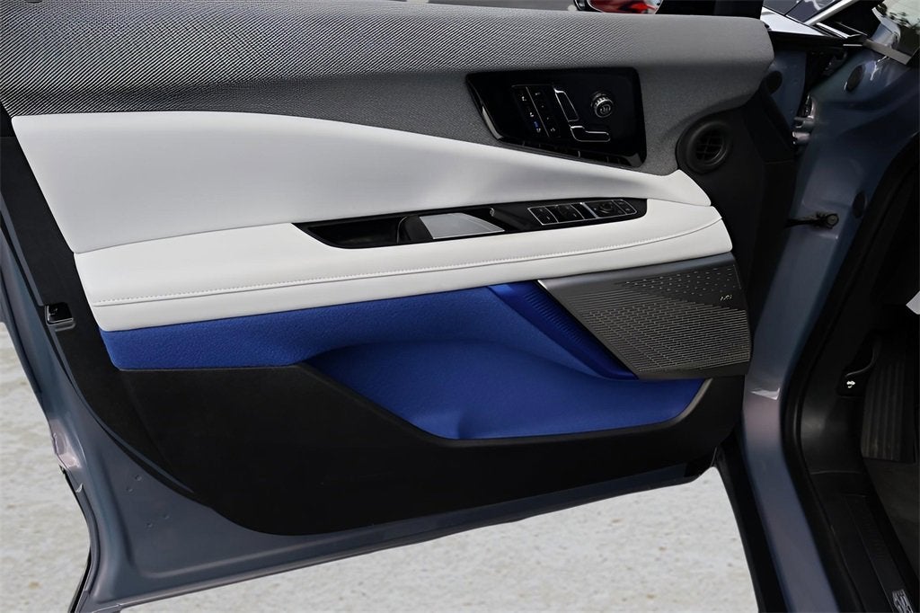 2025 Cadillac OPTIQ Luxury 2