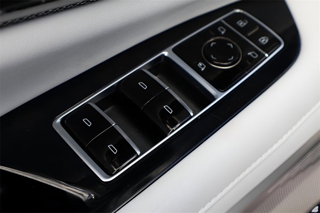 2025 Cadillac OPTIQ Luxury 2