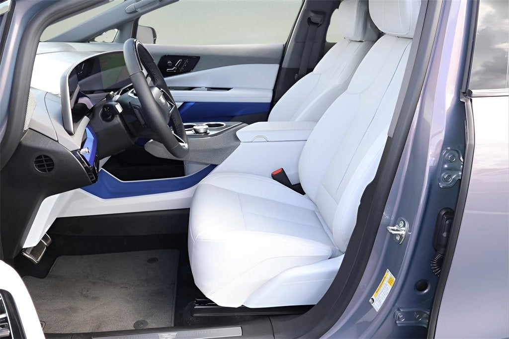 2025 Cadillac OPTIQ Luxury 2