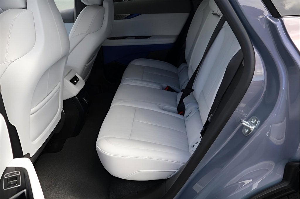 2025 Cadillac OPTIQ Luxury 2