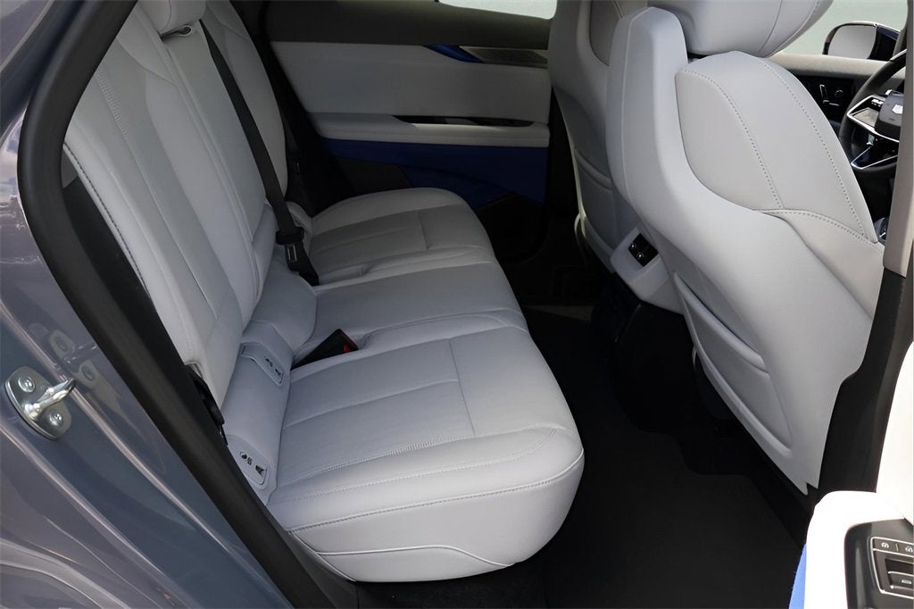 2025 Cadillac OPTIQ Luxury 2