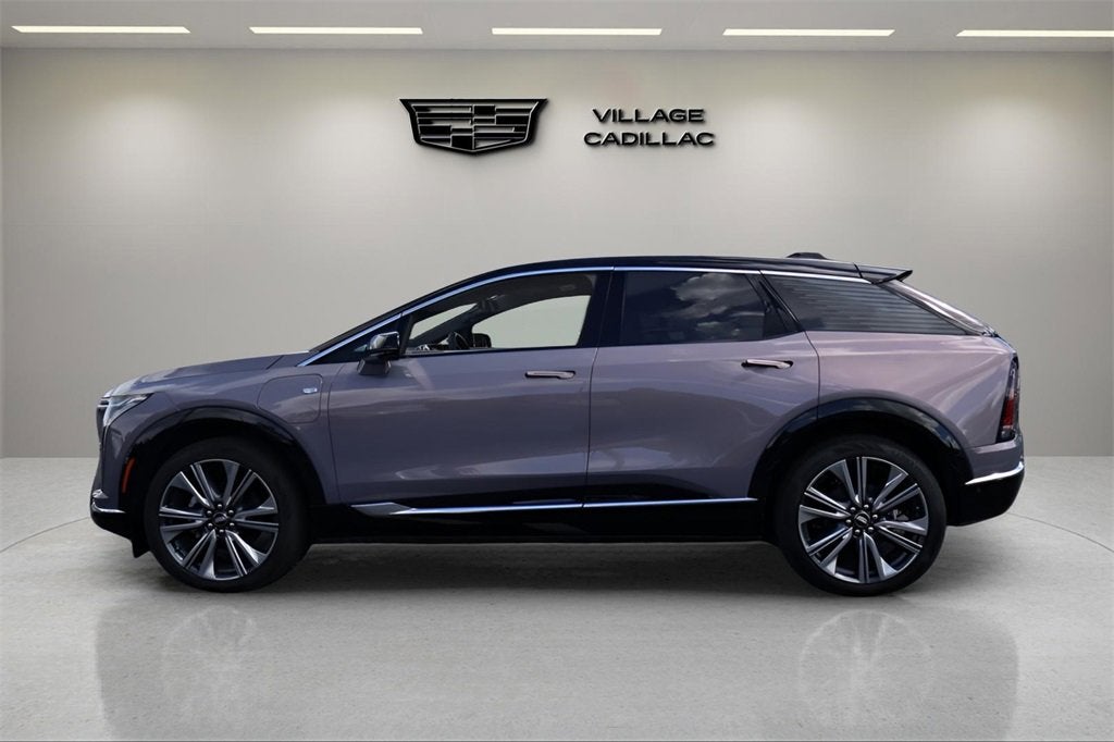 2025 Cadillac OPTIQ Luxury 2