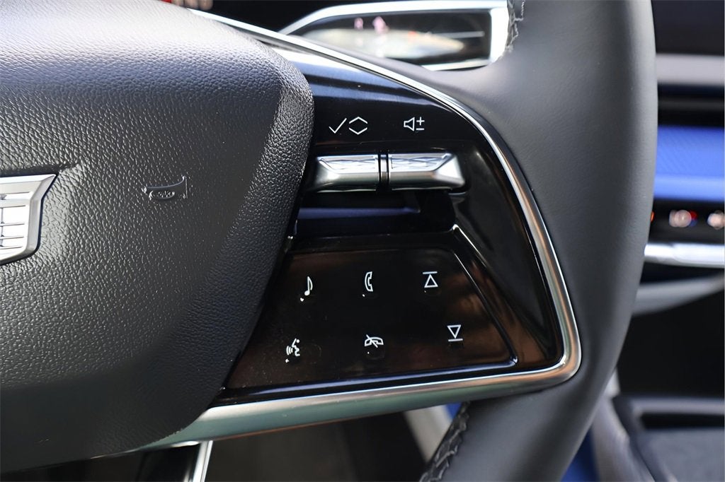 2025 Cadillac OPTIQ Luxury 2