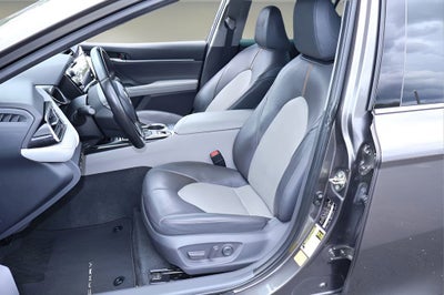 2020 Toyota Camry Hybrid XLE