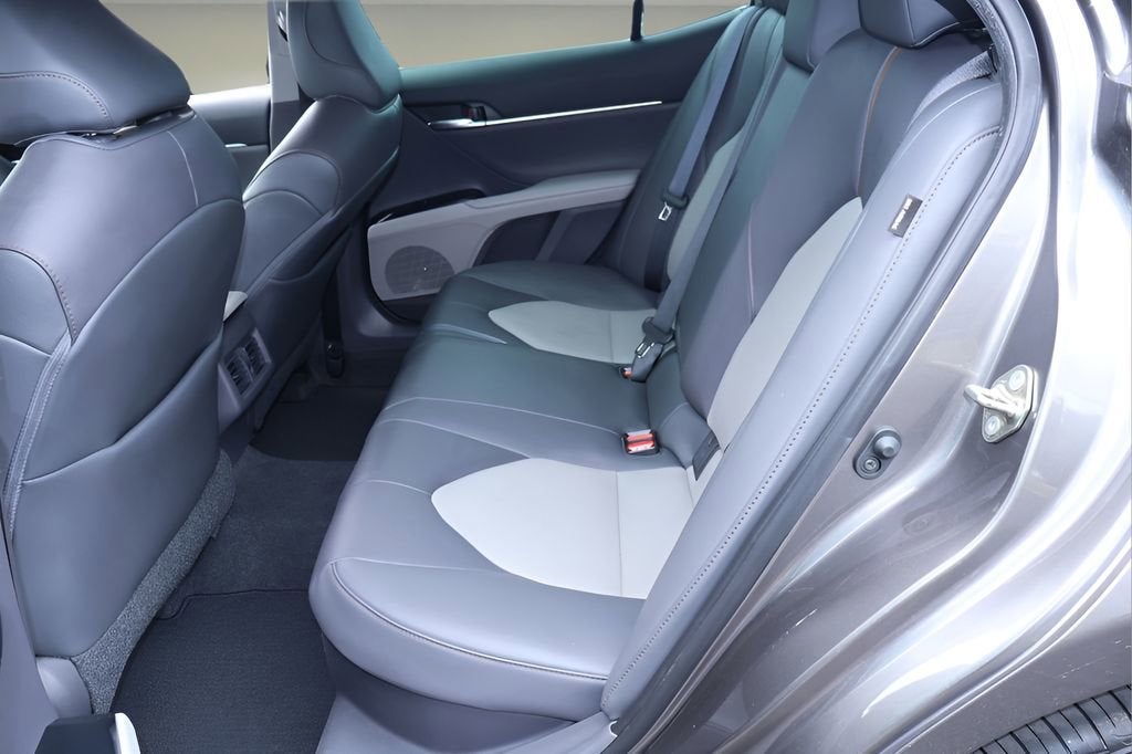 2020 Toyota Camry Hybrid XLE