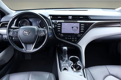 2020 Toyota Camry Hybrid XLE