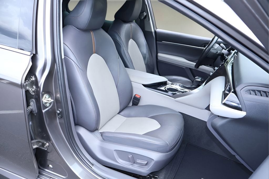 2020 Toyota Camry Hybrid XLE