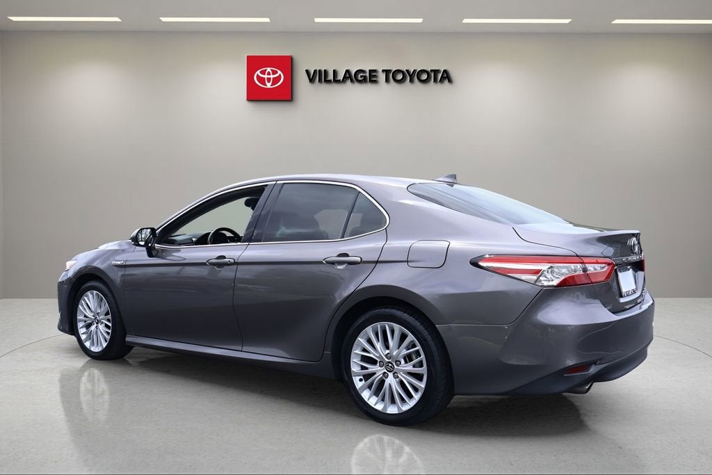 2020 Toyota Camry Hybrid XLE