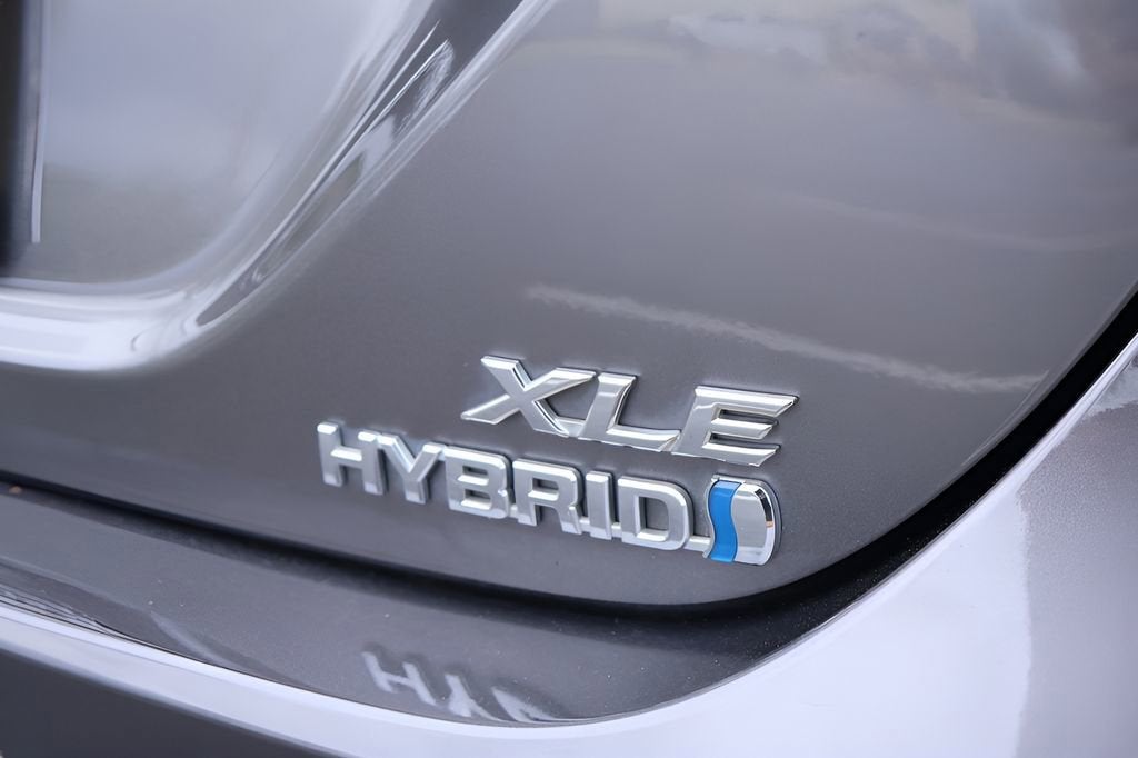 2020 Toyota Camry Hybrid XLE