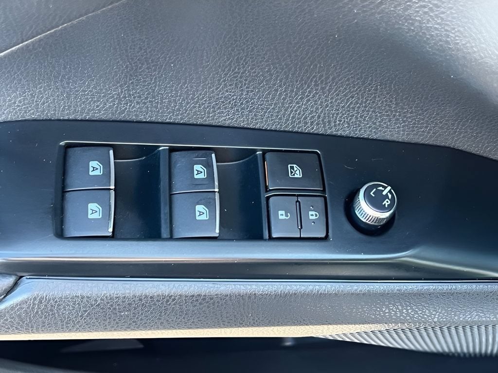 2020 Toyota Camry Hybrid XLE