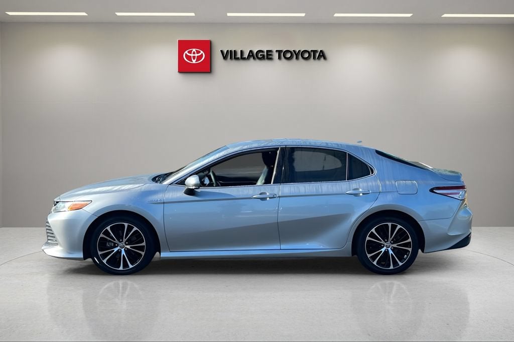 2020 Toyota Camry Hybrid XLE