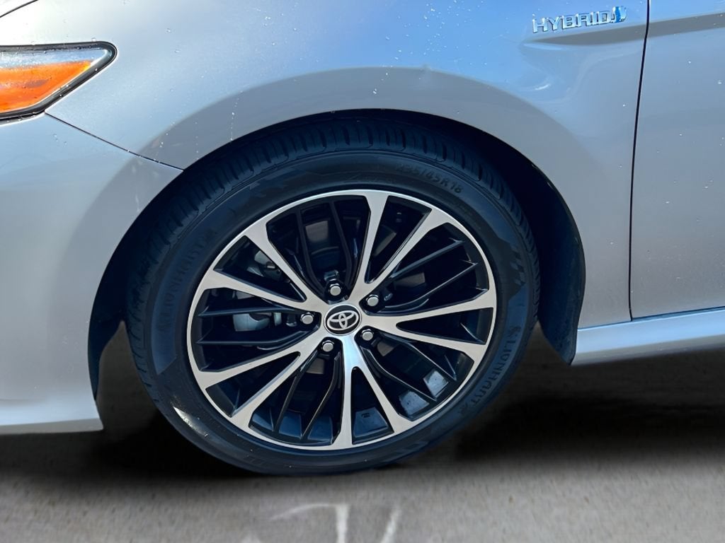 2020 Toyota Camry Hybrid XLE