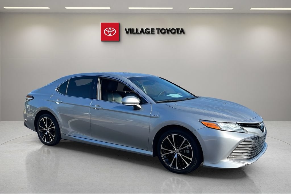 2020 Toyota Camry Hybrid XLE