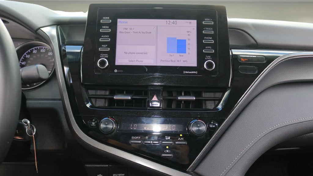 2022 Toyota Camry SE