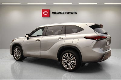2024 Toyota Highlander Hybrid Platinum