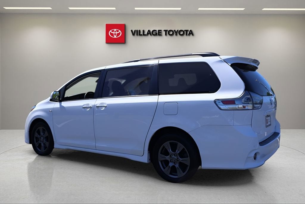 2019 Toyota Sienna SE