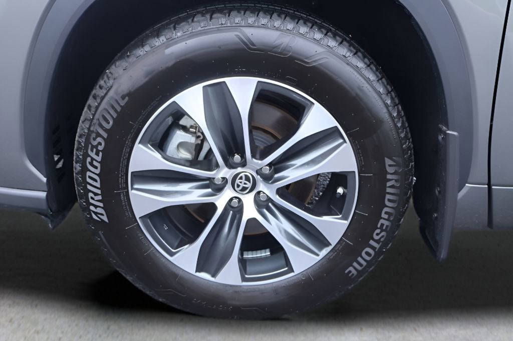 2025 Toyota Highlander Hybrid XLE