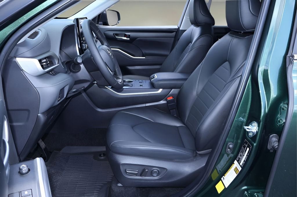 2025 Toyota Highlander Hybrid XLE