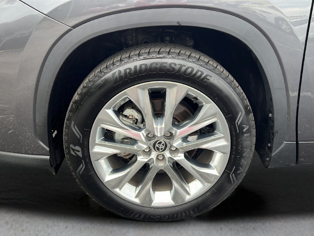 2025 Toyota Highlander LE