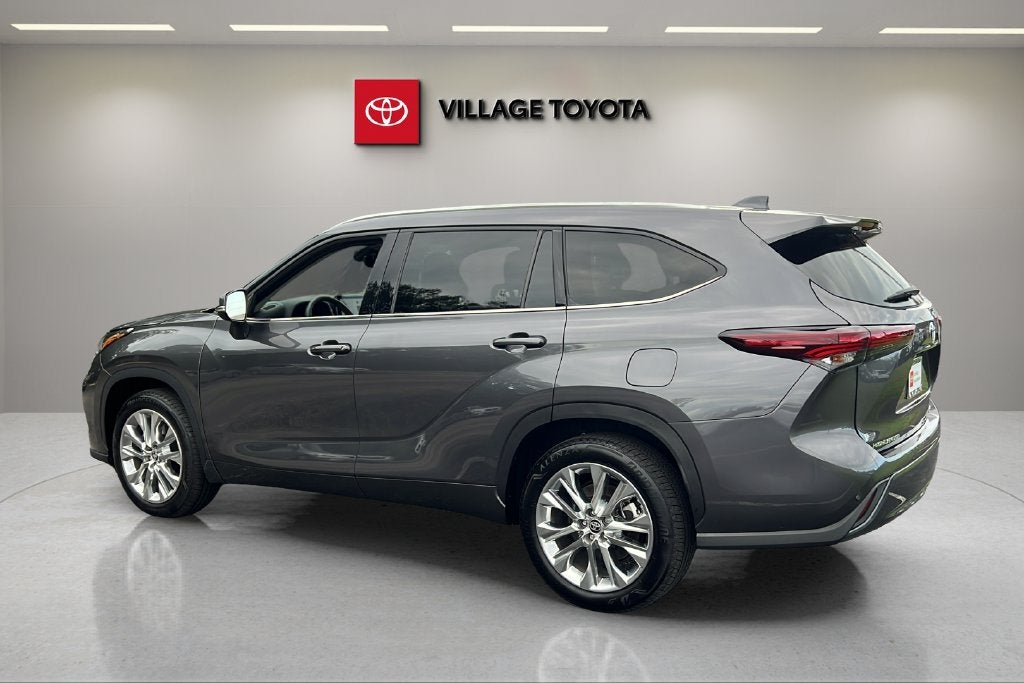2025 Toyota Highlander LE