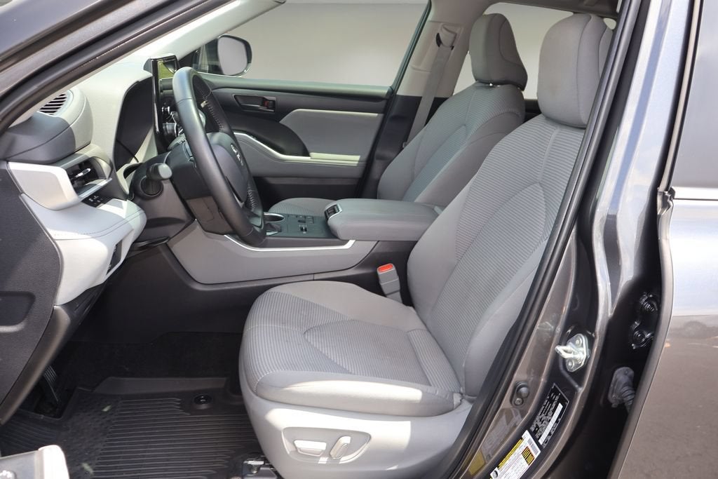 2025 Toyota Highlander LE