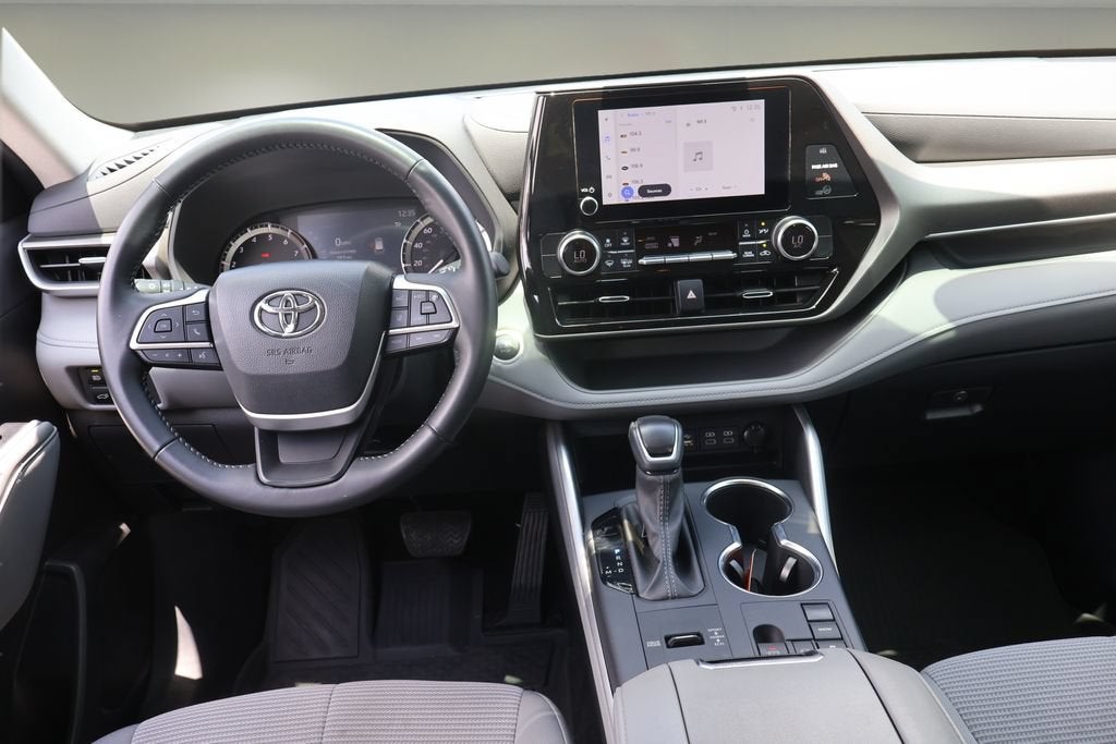 2025 Toyota Highlander LE