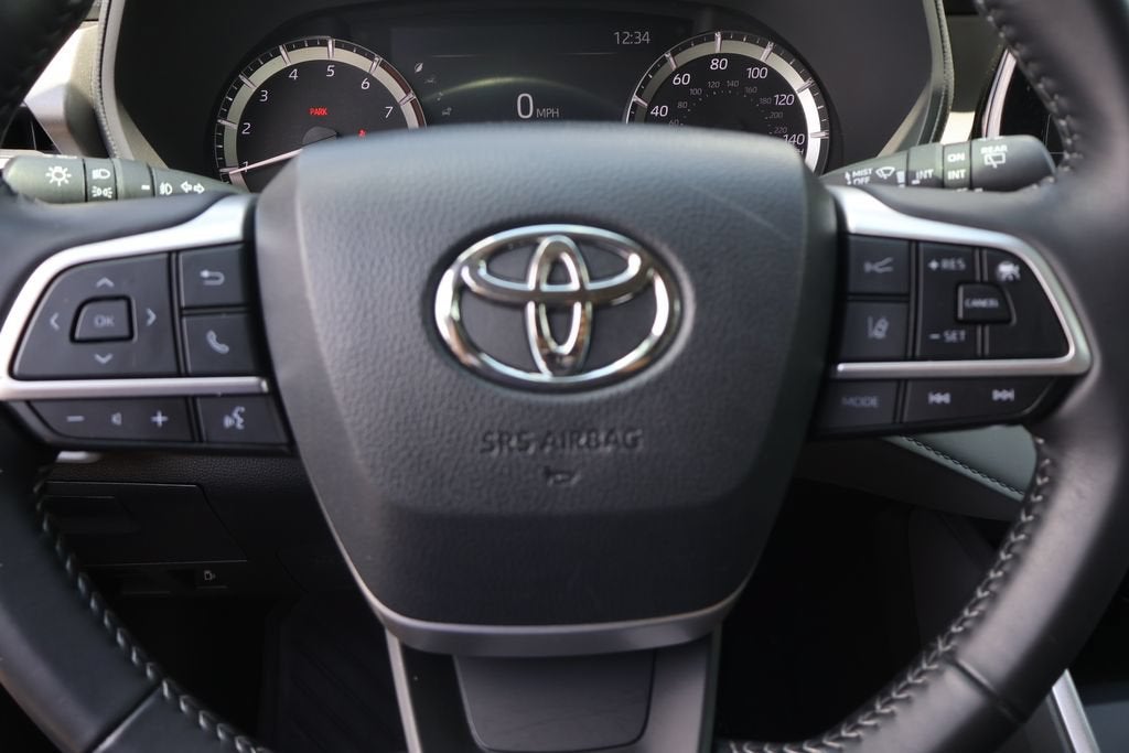 2025 Toyota Highlander LE