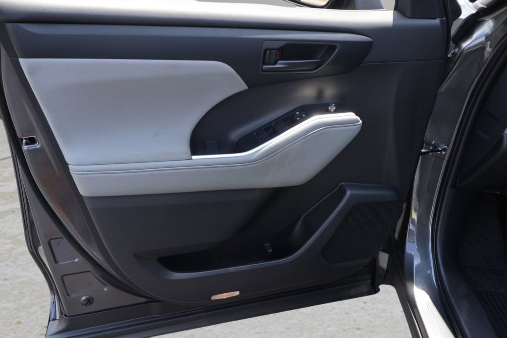 2025 Toyota Highlander LE