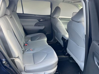 2024 Toyota Highlander LE