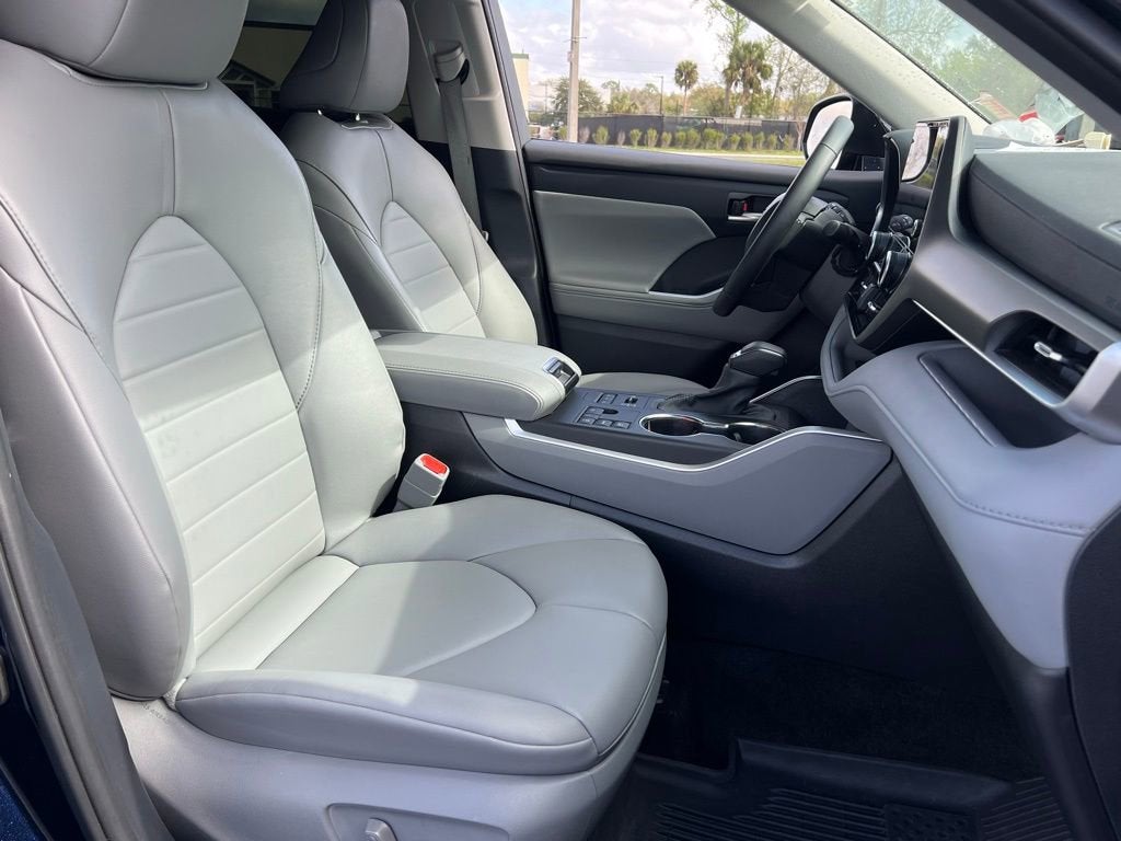 2024 Toyota Highlander LE