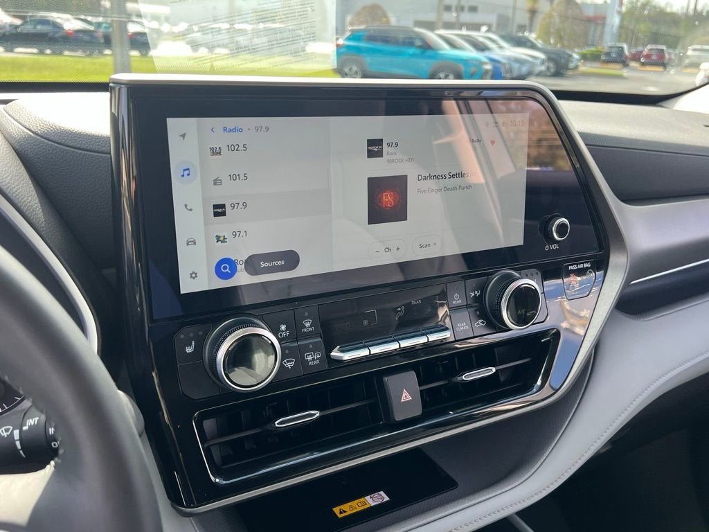 2024 Toyota Highlander LE