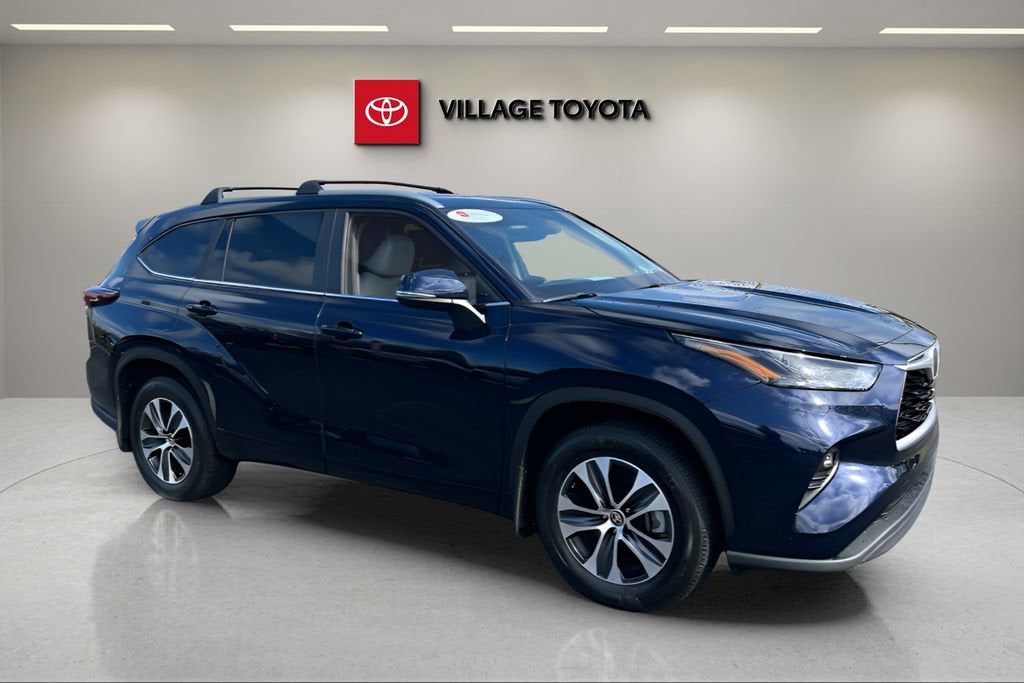 2024 Toyota Highlander LE