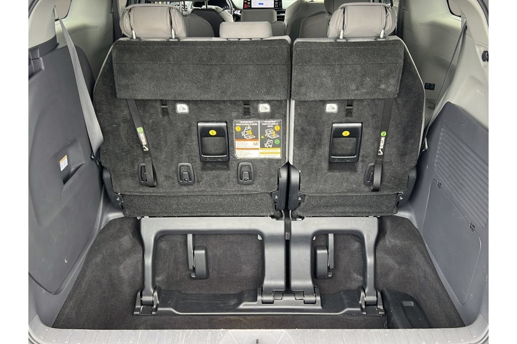 2021 Toyota Sienna LE