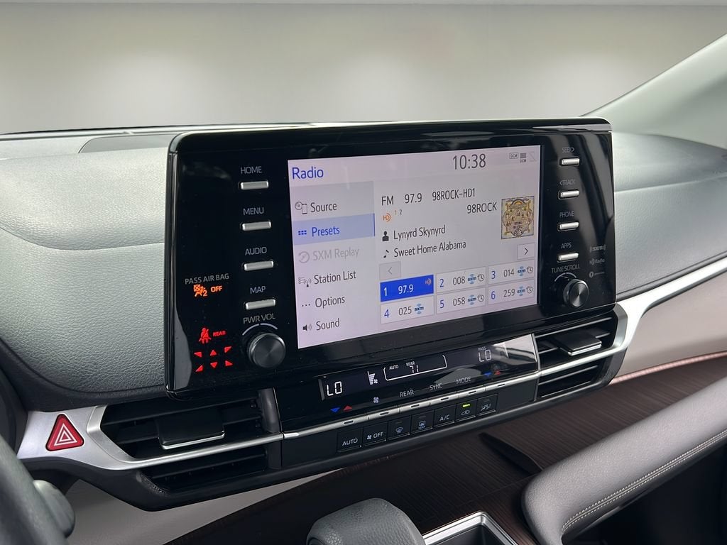 2021 Toyota Sienna LE
