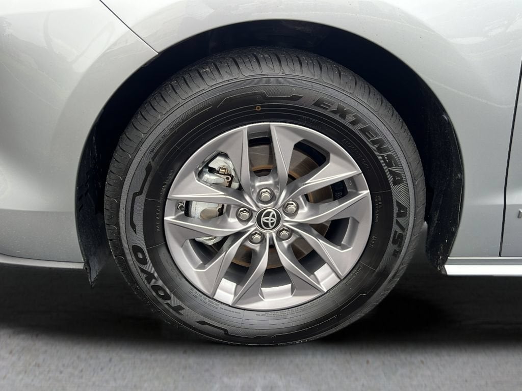 2021 Toyota Sienna LE