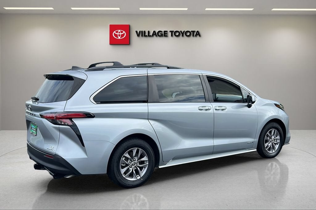 2021 Toyota Sienna LE