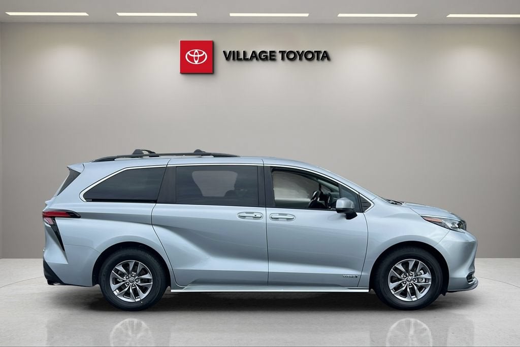 2021 Toyota Sienna LE