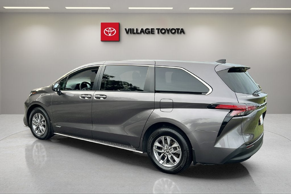 2021 Toyota Sienna LE