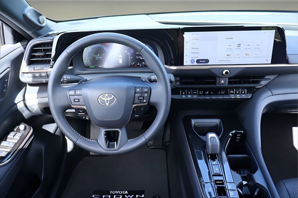 2025 Toyota Crown Signia XLE