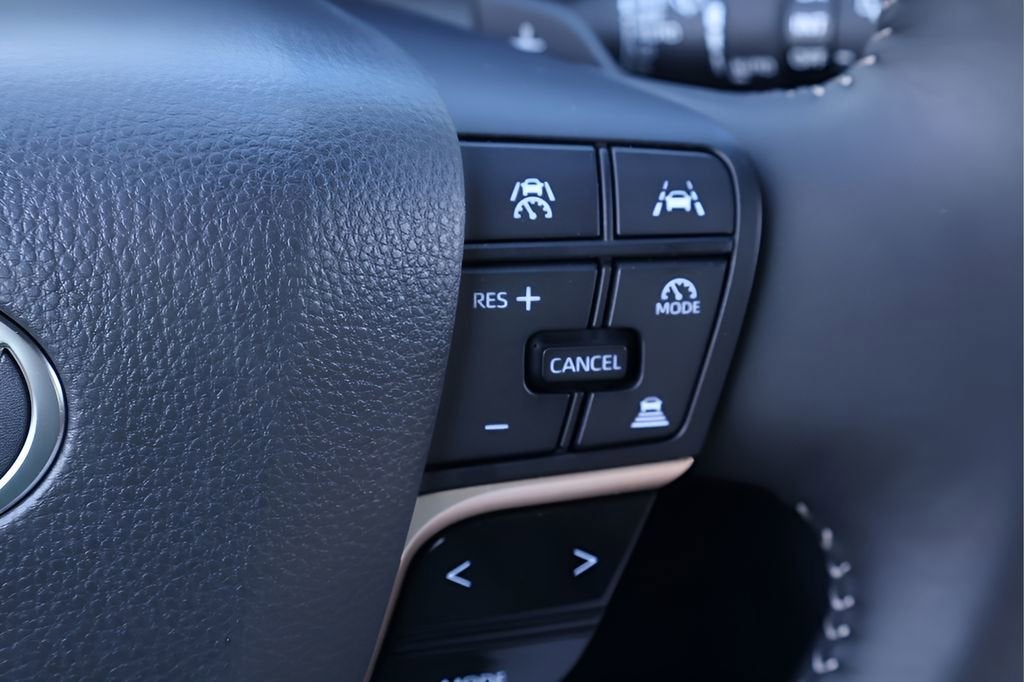 2025 Toyota Crown Signia XLE